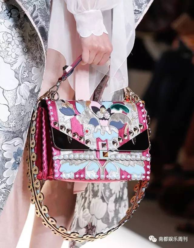 杨幂同款包毛绒,杨幂新款锁头包