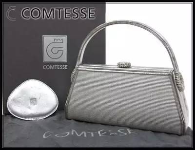 英国女王背双肩包,英国女王专宠乔治王子