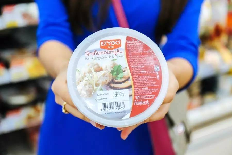 泰国711必买十种美食,泰国711便利店带有绿色叶子的食品