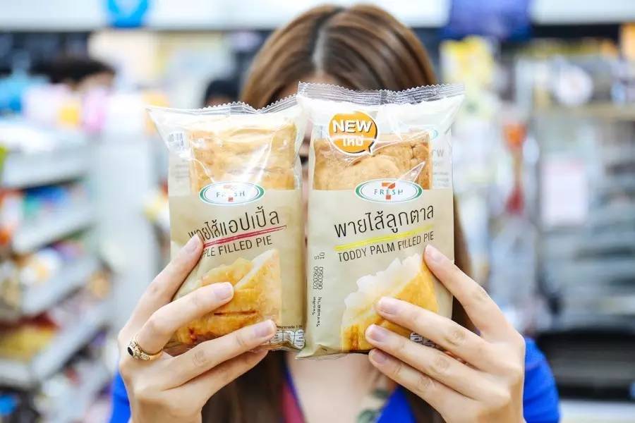 泰国711必买十种美食,泰国711便利店带有绿色叶子的食品