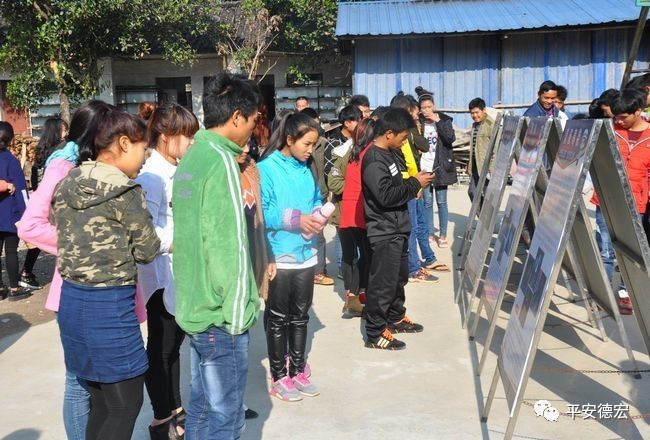 德宏交警深入偏远山区开展少数民族信教群众交通安全知识培训