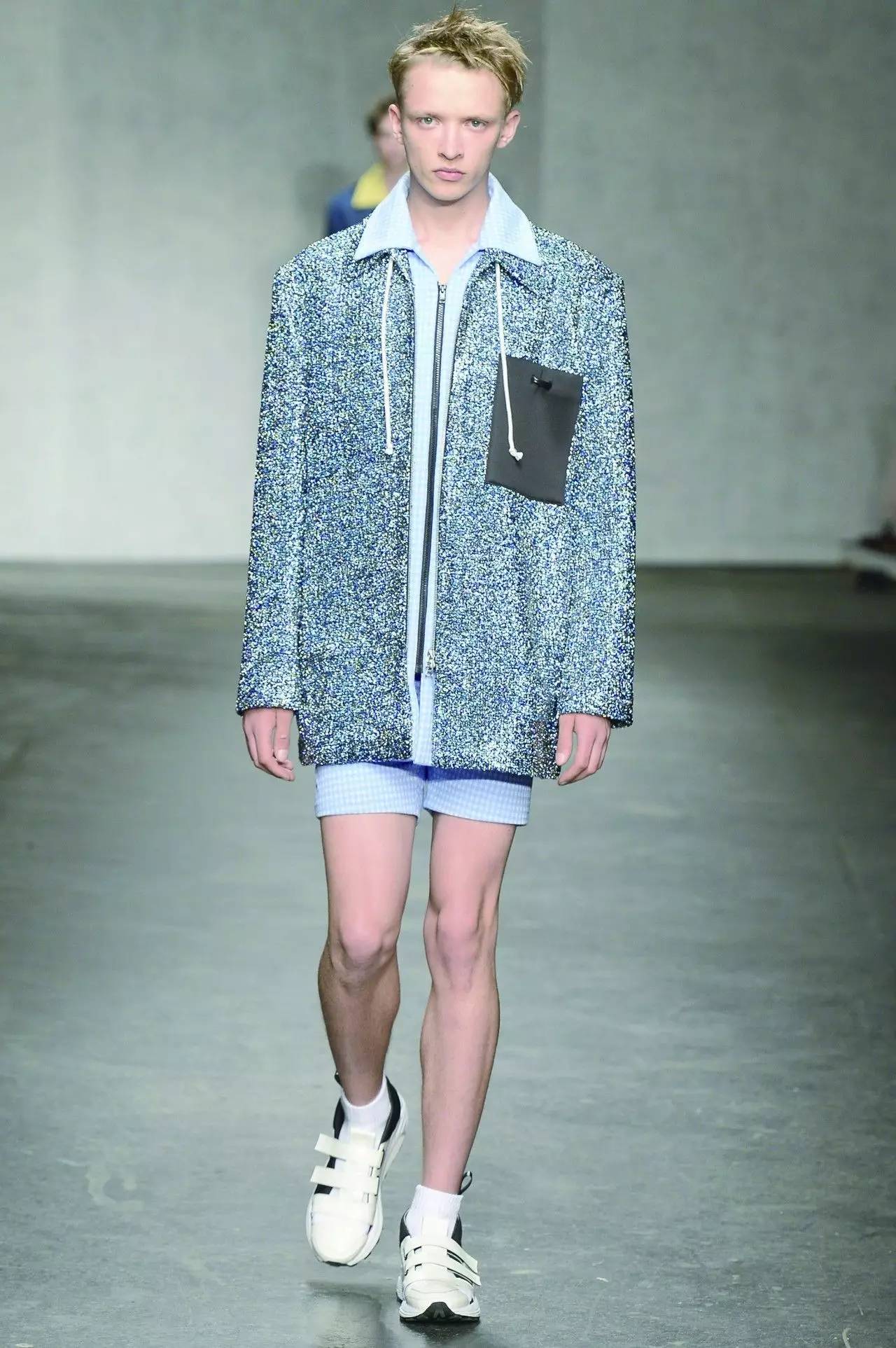 今年夏季服装最流行什么样的,今年最流行的春季服饰是什么样的