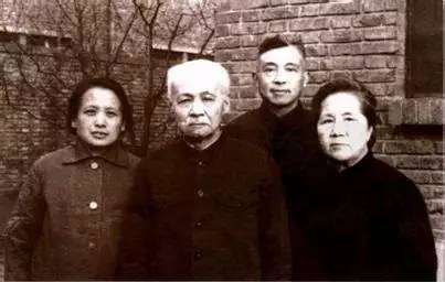 穆旦是哪代诗人,穆旦野人山的诗