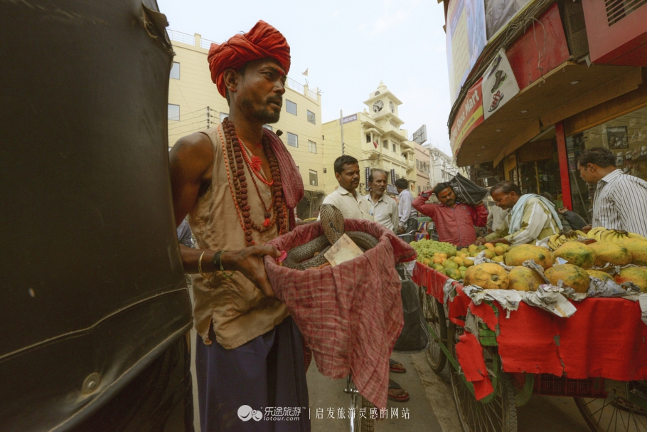 恒河祭祀,恒河夜晚宗教仪式