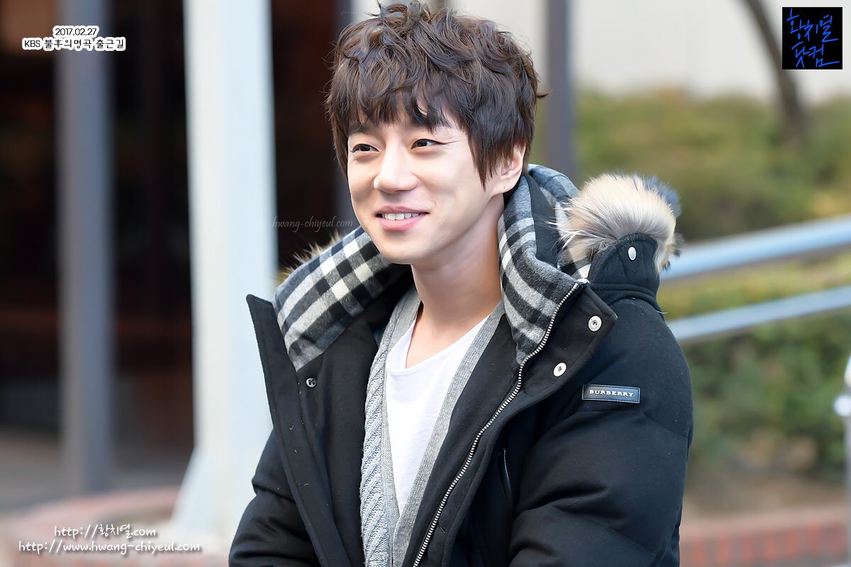 170327每周一都如此鲜嫩！黄MC“不朽”上班造型盘点