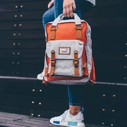 有态度|谁说双肩包就是年轻人的专利,明明是谁背谁都美啊!