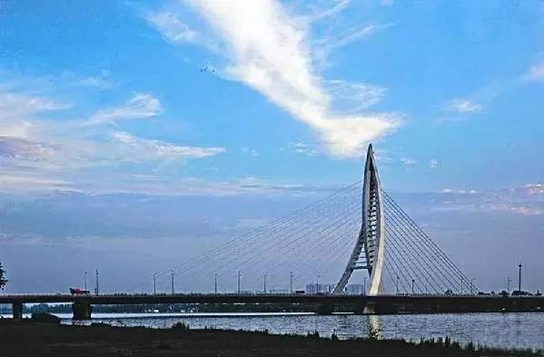 太原跨汾河人行观景观桥,汾河公园网红人行桥