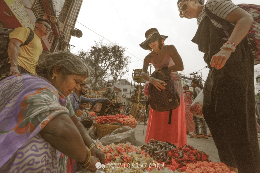 恒河祭祀,恒河夜晚宗教仪式