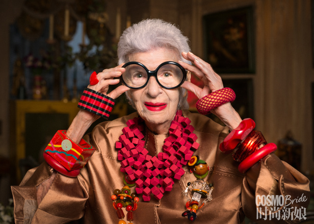 粉底卡在皱纹里怎么办,粉底液总是卡在皱纹里