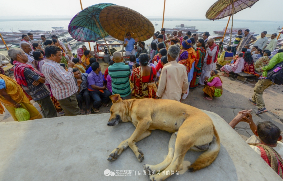 恒河祭祀,恒河夜晚宗教仪式