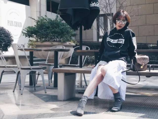 OOTD｜这个春天，要好看的我不止会穿网袜