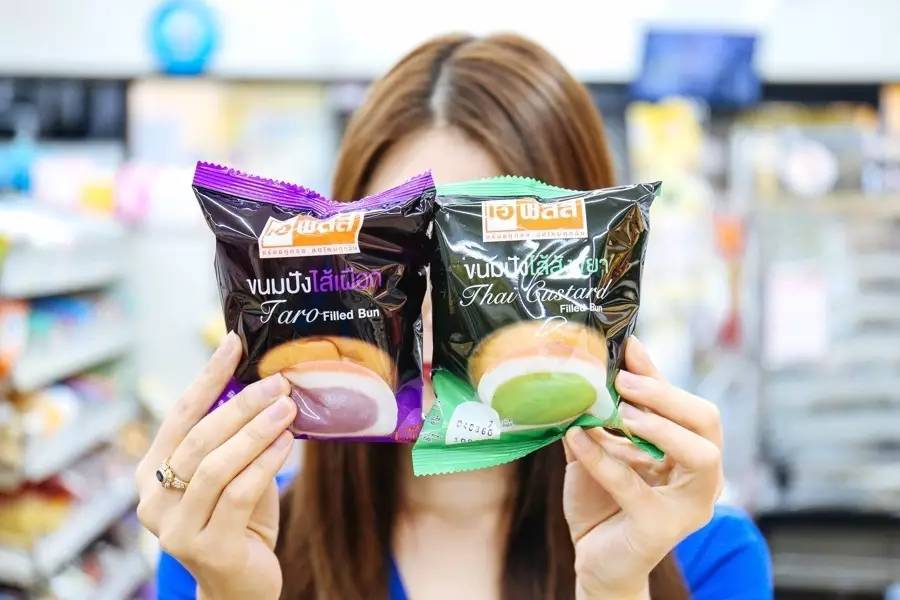 泰国711必买十种美食,泰国711便利店带有绿色叶子的食品