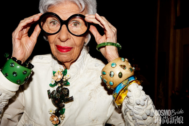 粉底卡在皱纹里怎么办,粉底液总是卡在皱纹里