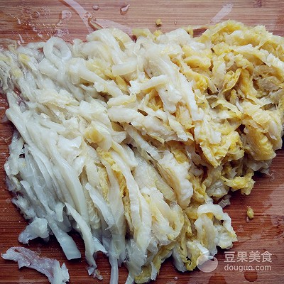 排骨炖酸菜地道东北菜,酸菜排骨越炖越好吃吗