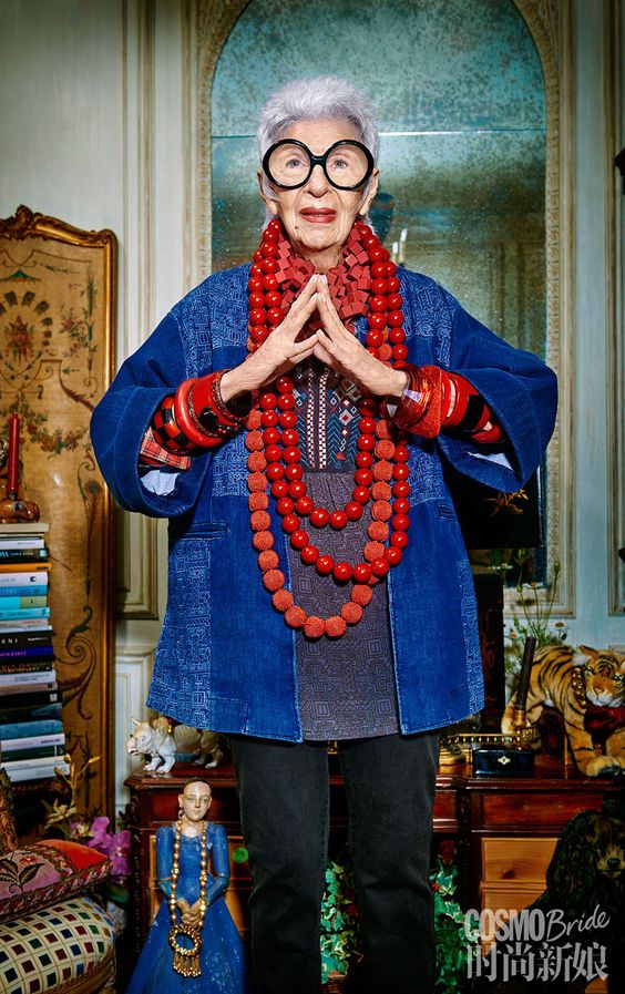 粉底卡在皱纹里怎么办,粉底液总是卡在皱纹里