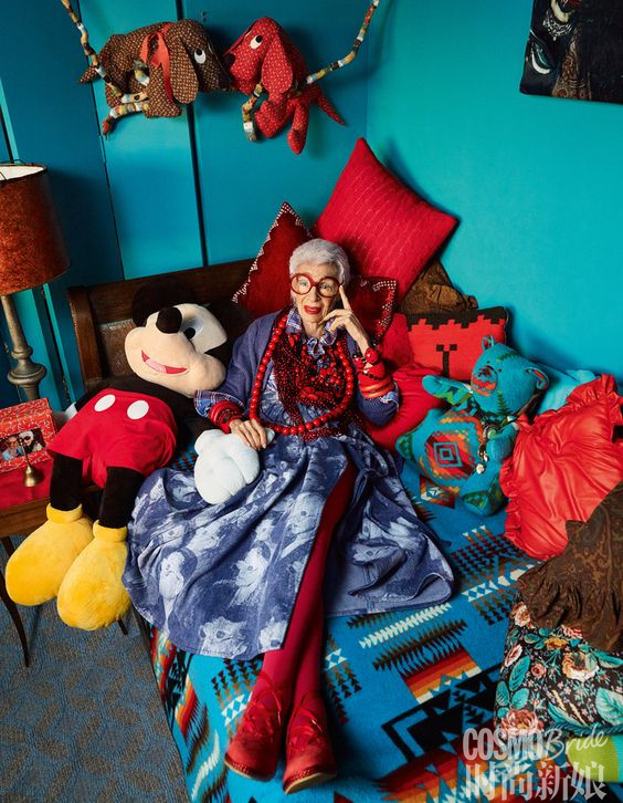 粉底卡在皱纹里怎么办,粉底液总是卡在皱纹里