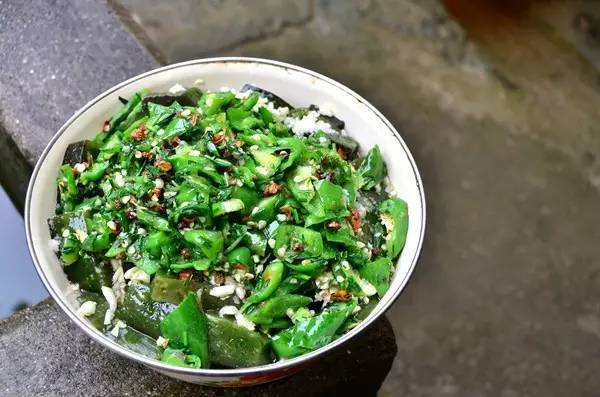 浙里有座藏在大山里的小香港，低调得让人心疼，高铁2h即达！