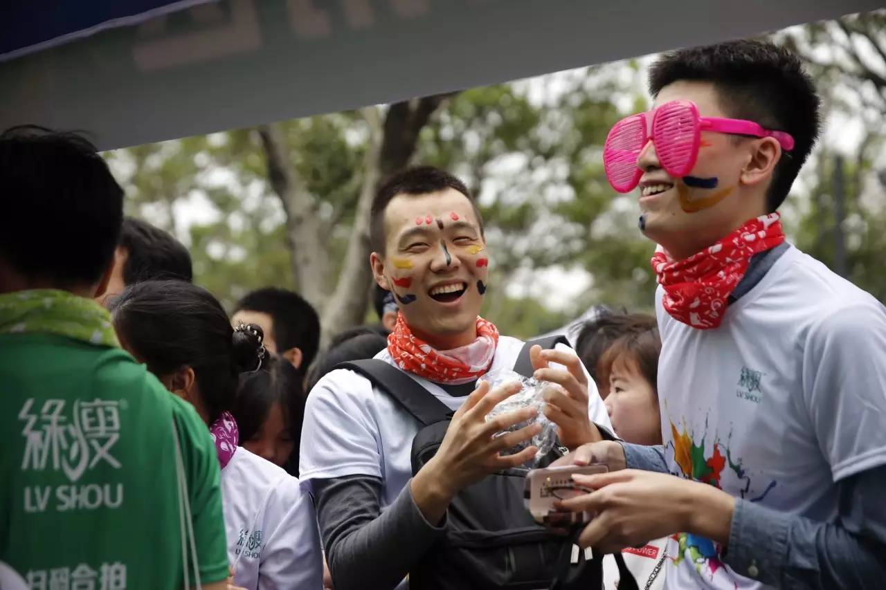 年轻就要这样疯！彩色跑广州站场面火爆，盛况空前！