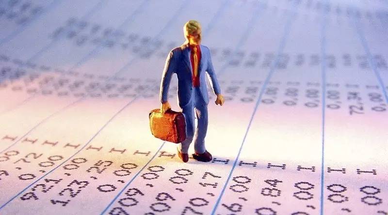 身在一个烂行业，它从濒临崩溃逆袭成全国20强，靠的竟然是？「商评案例复盘」