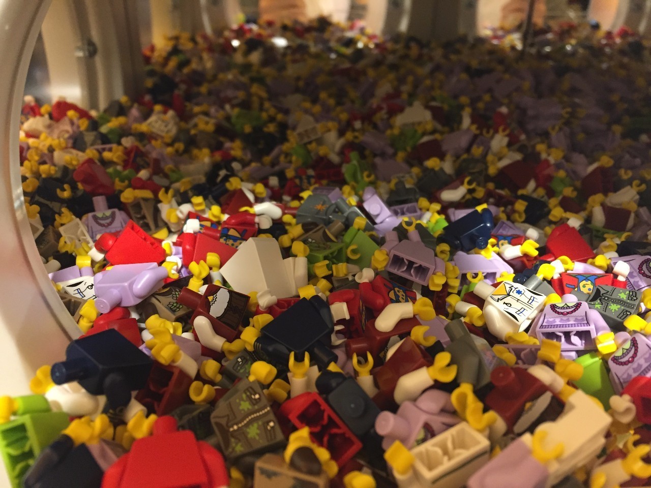 魔都开了大陆首家乐高授权专卖店，积木迷们都疯了！小申手把手，教你怎么买