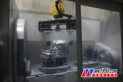 整条生产线自动化程度高,整条生产线包装人工很少