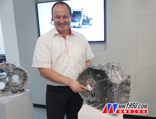 整条生产线自动化程度高,整条生产线包装人工很少