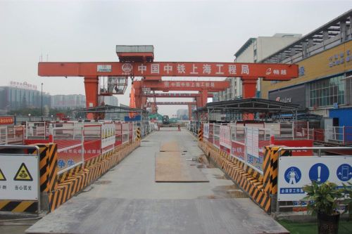 地铁双流广场站这东西价值6000多万，就这样被盯死了~