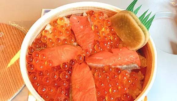 看了日本的火车餐食,你可能感觉吃了假的高铁盒饭