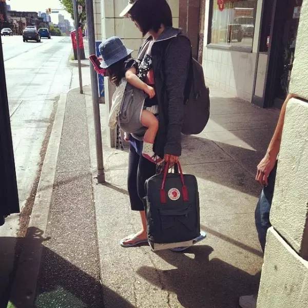 有态度｜谁说双肩包就是年轻人的专利，明明是谁背谁都美啊！