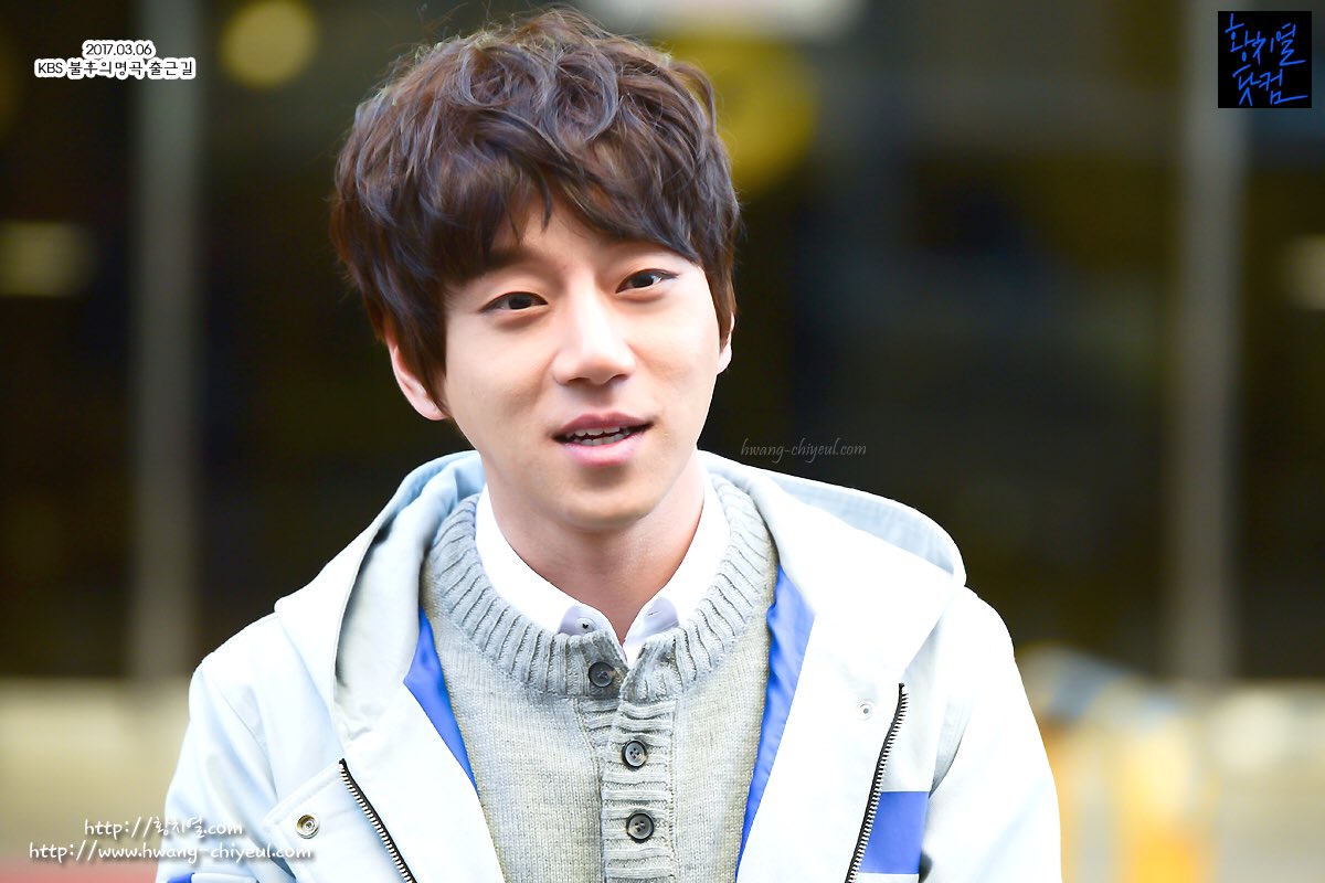 170327每周一都如此鲜嫩！黄MC“不朽”上班造型盘点