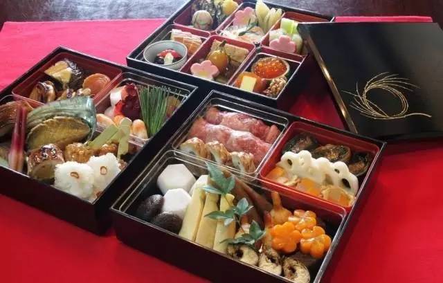 看了日本的火车餐食,你可能感觉吃了假的高铁盒饭