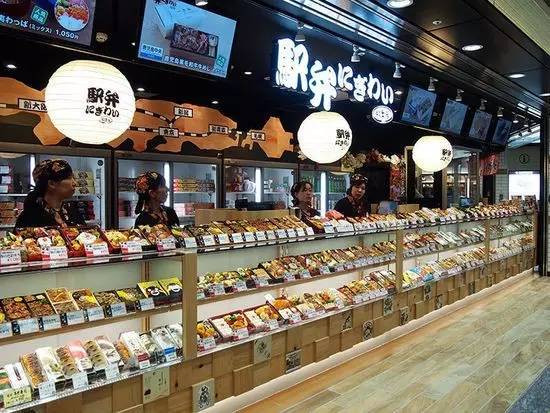 看了日本的火车餐食,你可能感觉吃了假的高铁盒饭