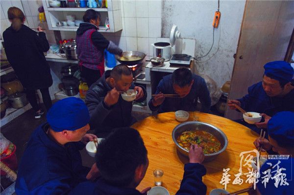 4万颗芽头制一斤春茶他坚守了30年