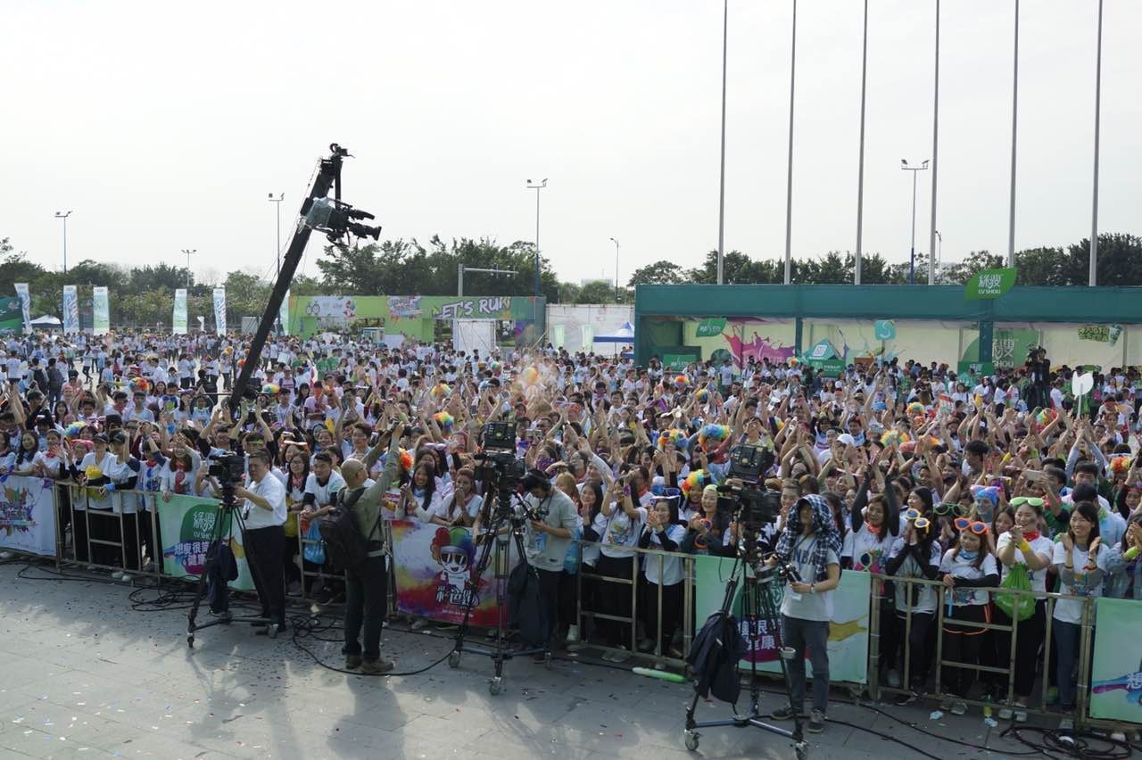 年轻就要这样疯！彩色跑广州站场面火爆，盛况空前！
