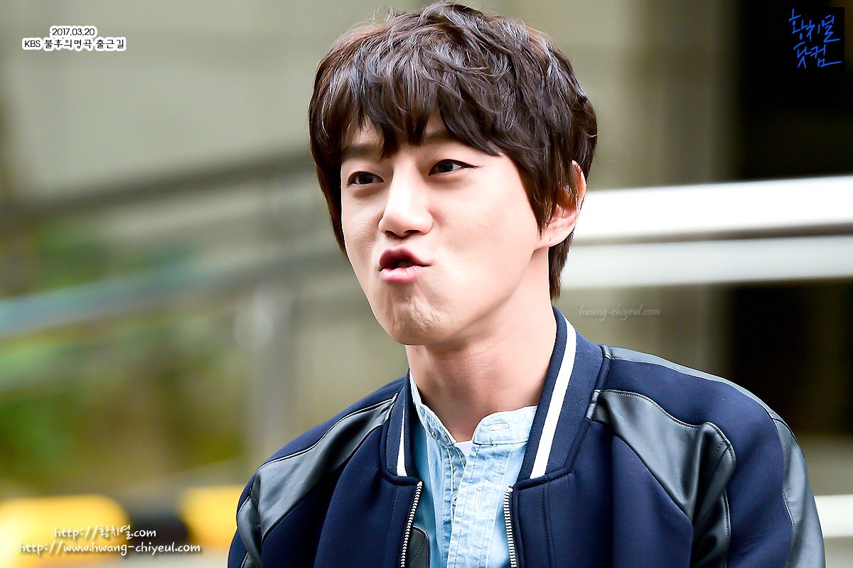 170327每周一都如此鲜嫩！黄MC“不朽”上班造型盘点