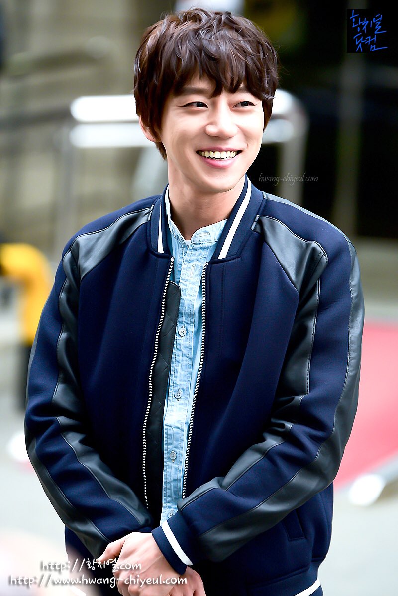 170327每周一都如此鲜嫩！黄MC“不朽”上班造型盘点