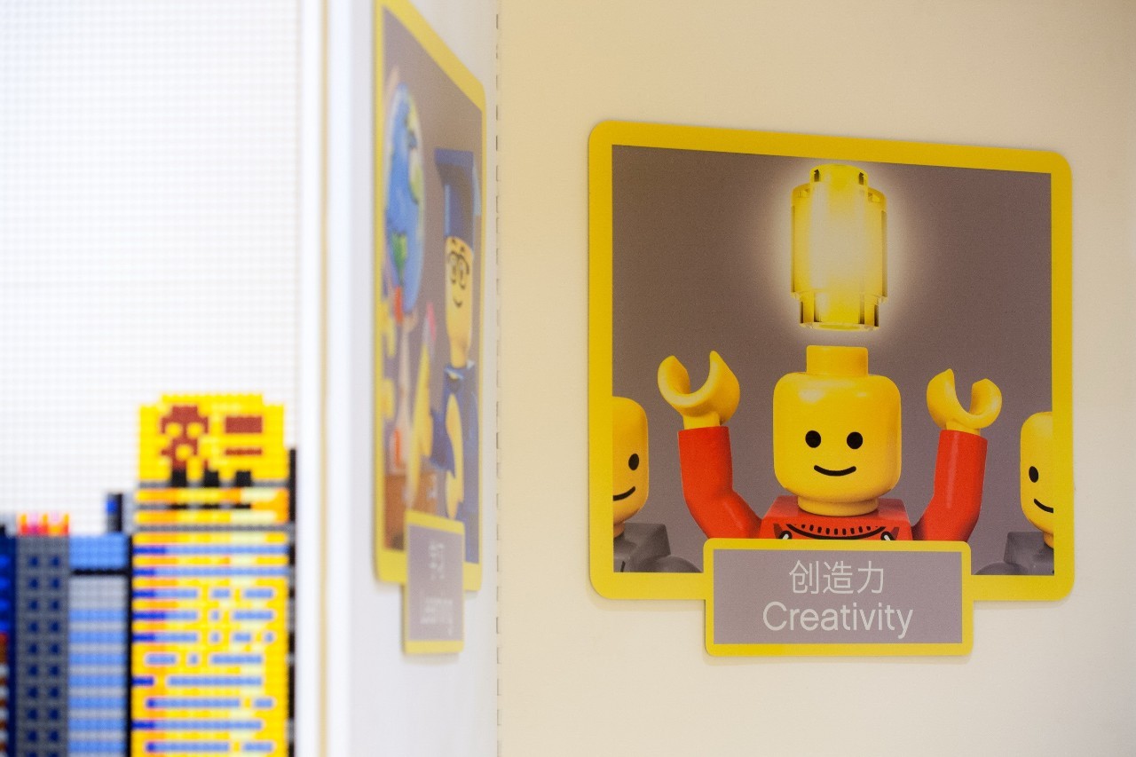 魔都开了大陆首家乐高授权专卖店，积木迷们都疯了！小申手把手，教你怎么买