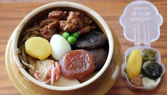 看了日本的火车餐食,你可能感觉吃了假的高铁盒饭