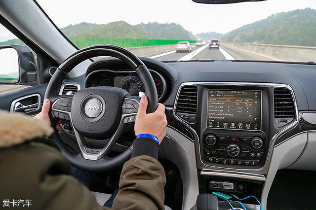 2017版大切诺基,jeep大切诺基3.6试驾视频