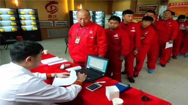 鼎庆集团*党**支部带领员工义务献血缓解血站用血压力