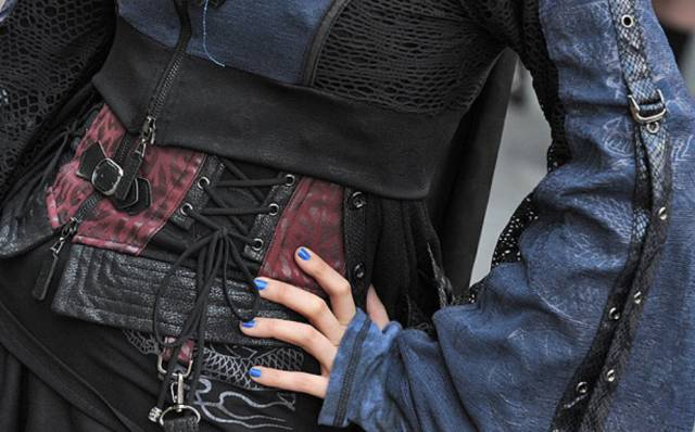 同事看到我就哈哈大笑,同事问我为什么对着屏幕发呆