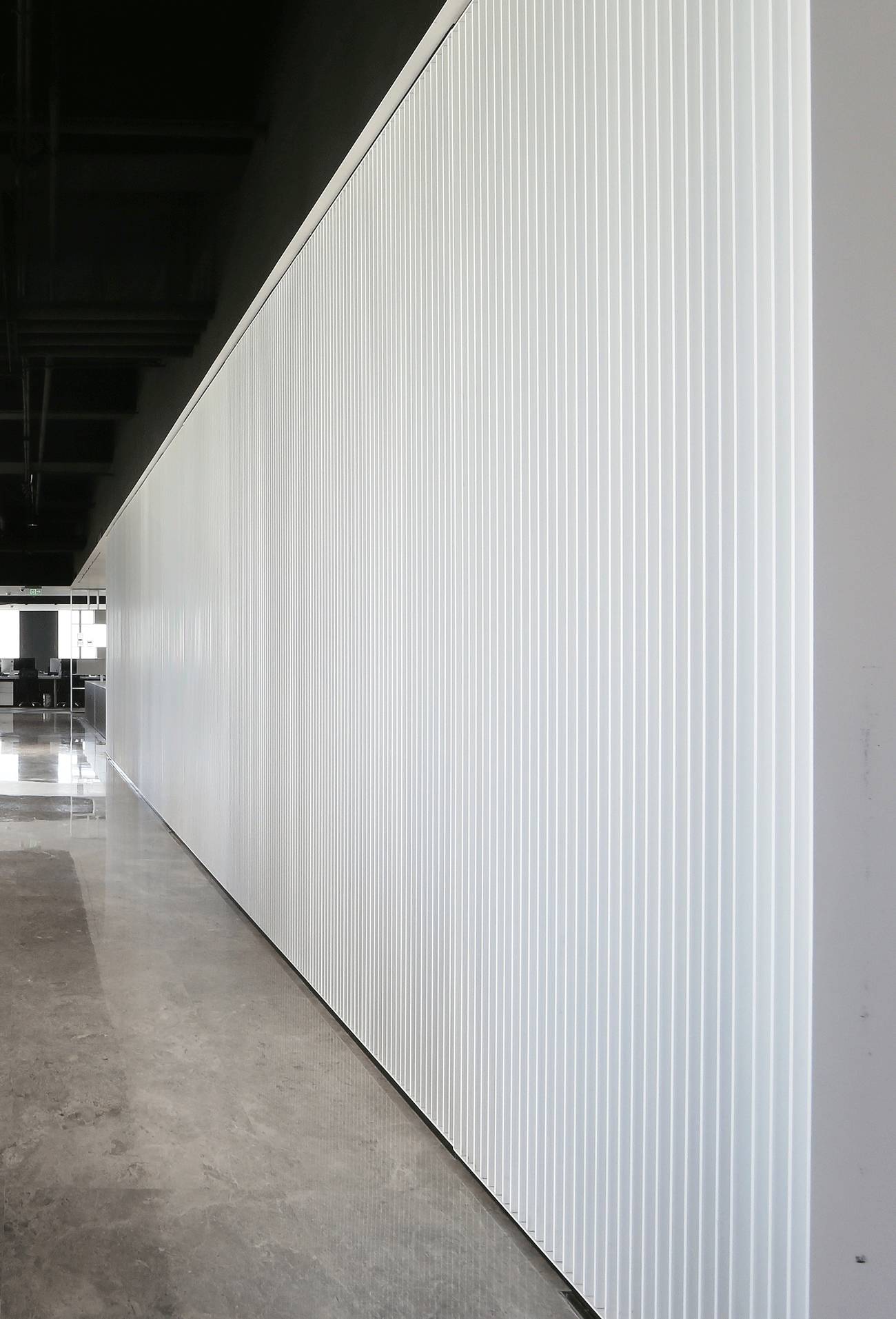 一个年轻潮服品牌的办公空间却选了素白当主打色?「设计联·1584期」