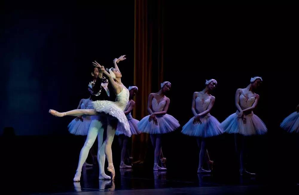 浪漫三月请你来舞蹈完整版,浪漫三月桃花红形体舞