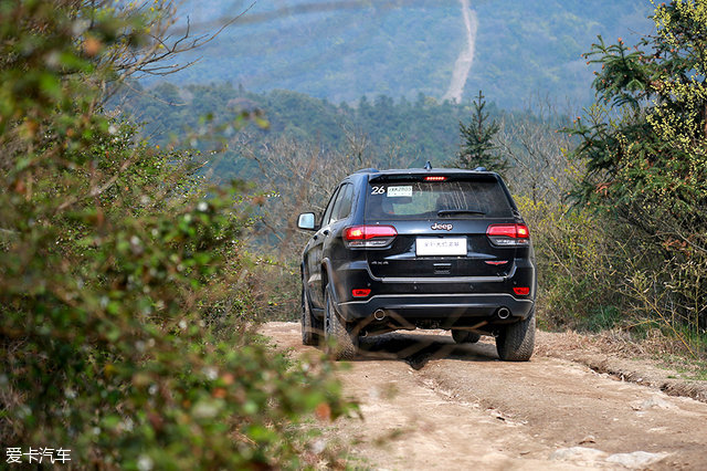 2017版大切诺基,jeep大切诺基3.6试驾视频