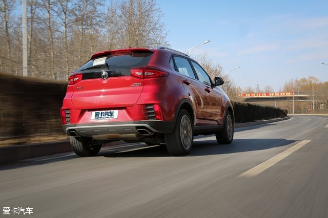 名爵锐腾是不是中型suv,名爵锐腾2015款2.0tgs