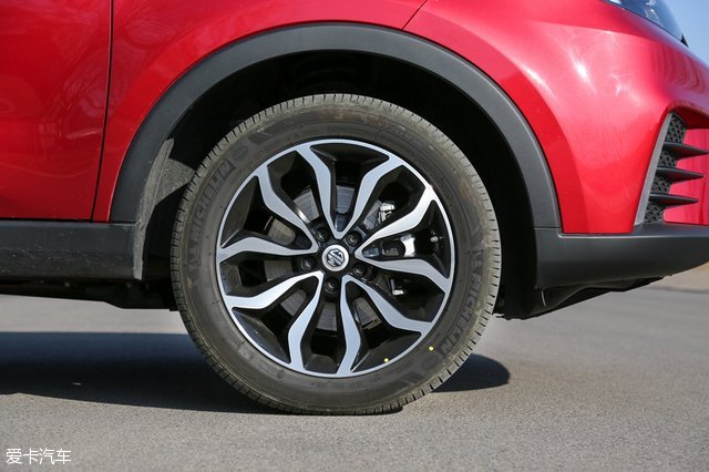 名爵锐腾是不是中型suv,名爵锐腾2015款2.0tgs