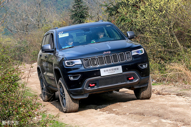 2017版大切诺基,jeep大切诺基3.6试驾视频