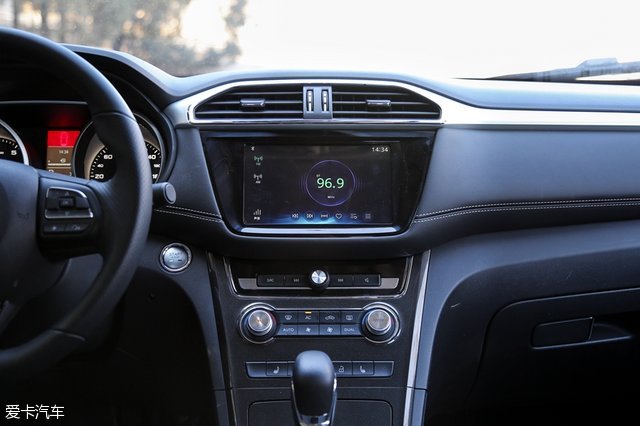 名爵锐腾是不是中型suv,名爵锐腾2015款2.0tgs