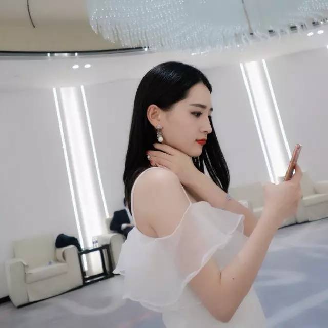 女明星常穿的泰国小众品牌,泰国小众品牌时尚穿搭