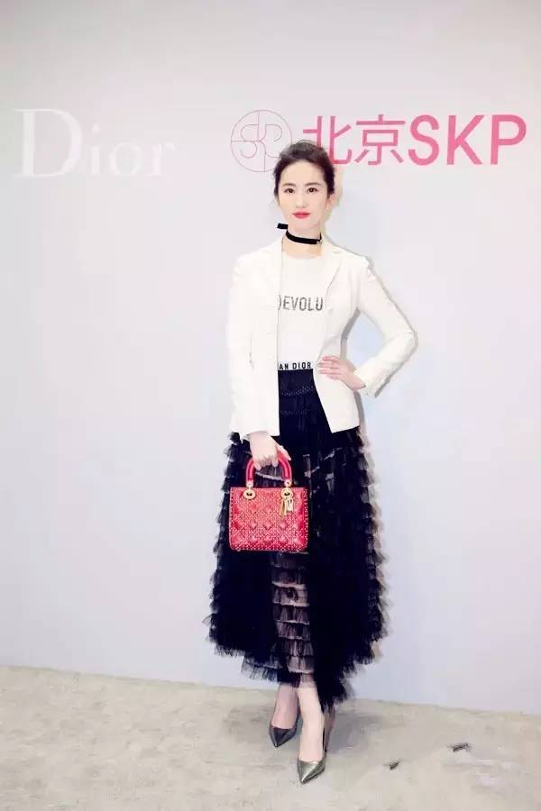 春季纱裙2022新款网红款,春季最洋气的纱裙